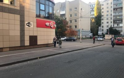 У Воронежі зробили платну парковку в центрі… На тротуарі